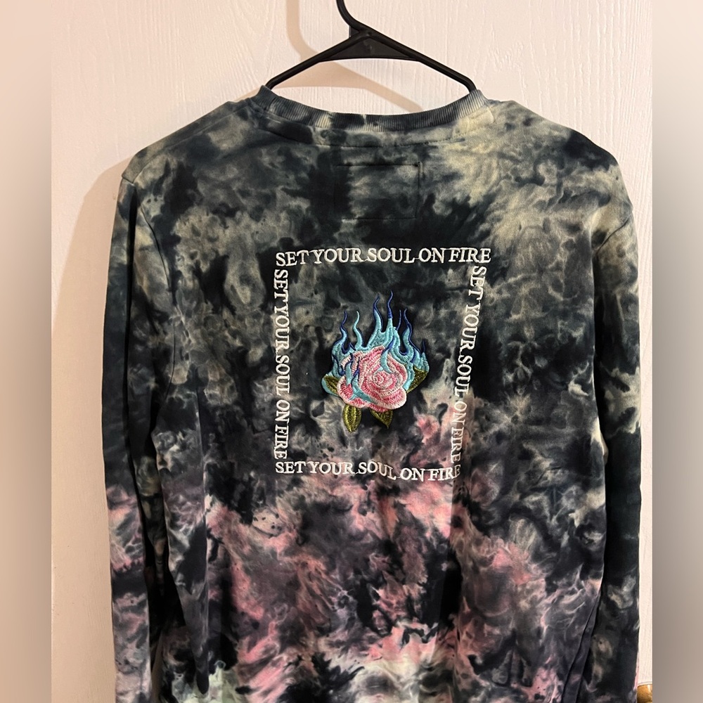 Blind booster tie dye sweatshirt  size M
